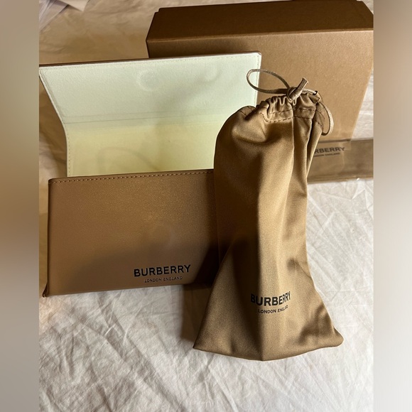 NWT Burberry Authentic Black Sunglasses 
Full Inclusion - Picture 8 of 12